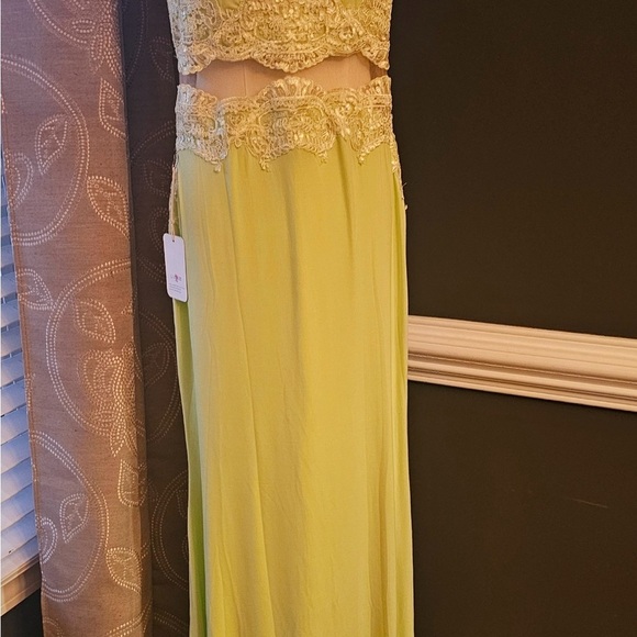 Bright Lime Green Gown trimmed in Lace in middlee with opening and sheer back. - Picture 2 of 5